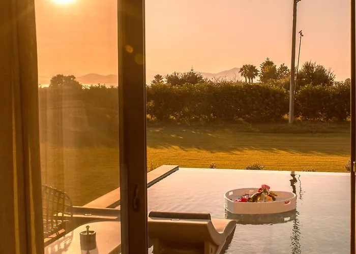 Aphrodite Luxury Suites, Private Heated Pool & Jacuzzi -romantic Escape For Couples فيلة