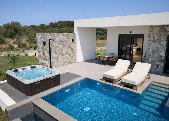 Aphrodite Luxury Suites, Private Heated Pool & Jacuzzi -romantic Escape For Couples Willa Miasto Kos