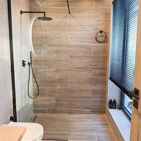 Aphrodite Luxury - Private Heated Pool & Jacuzzi