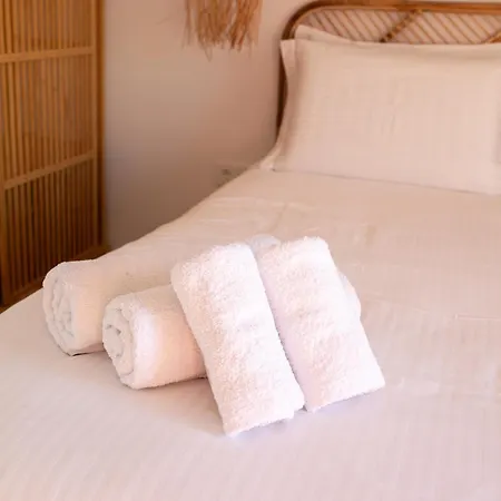 Aphrodite Luxury - Private Heated Pool & Jacuzzi