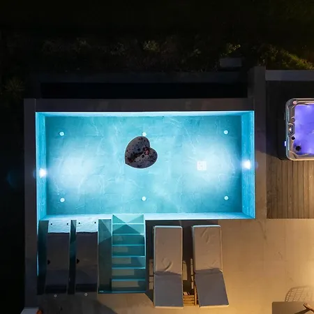 Aphrodite Luxury - Private Heated Pool & Jacuzzi *