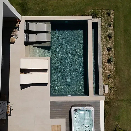 Aphrodite Luxury - Private Heated Pool & Jacuzzi