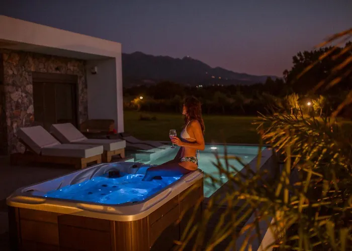 Villa Aphrodite Luxury Suites, Private Heated Pool & Jacuzzi -romantic Escape For Couples İstanköy