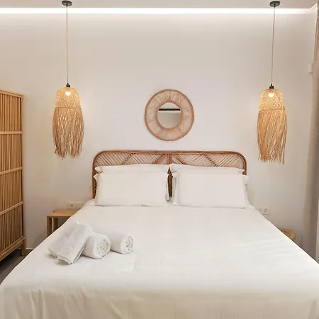 Aphrodite Luxury - Private Heated Pool & Jacuzzi