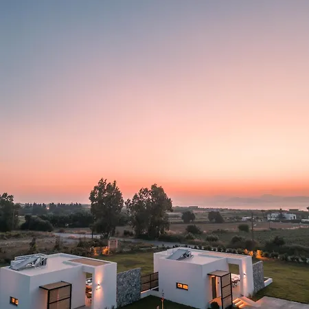 Aphrodite Luxury - Private Heated Pool & Jacuzzi 빌라 코스 타운