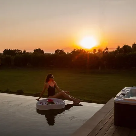 Aphrodite Luxury - Private Heated Pool & Jacuzzi *