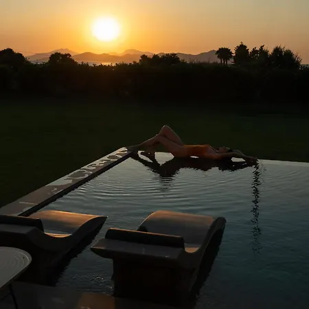 빌라 Aphrodite Luxury - Private Heated Pool & Jacuzzi 코스 타운